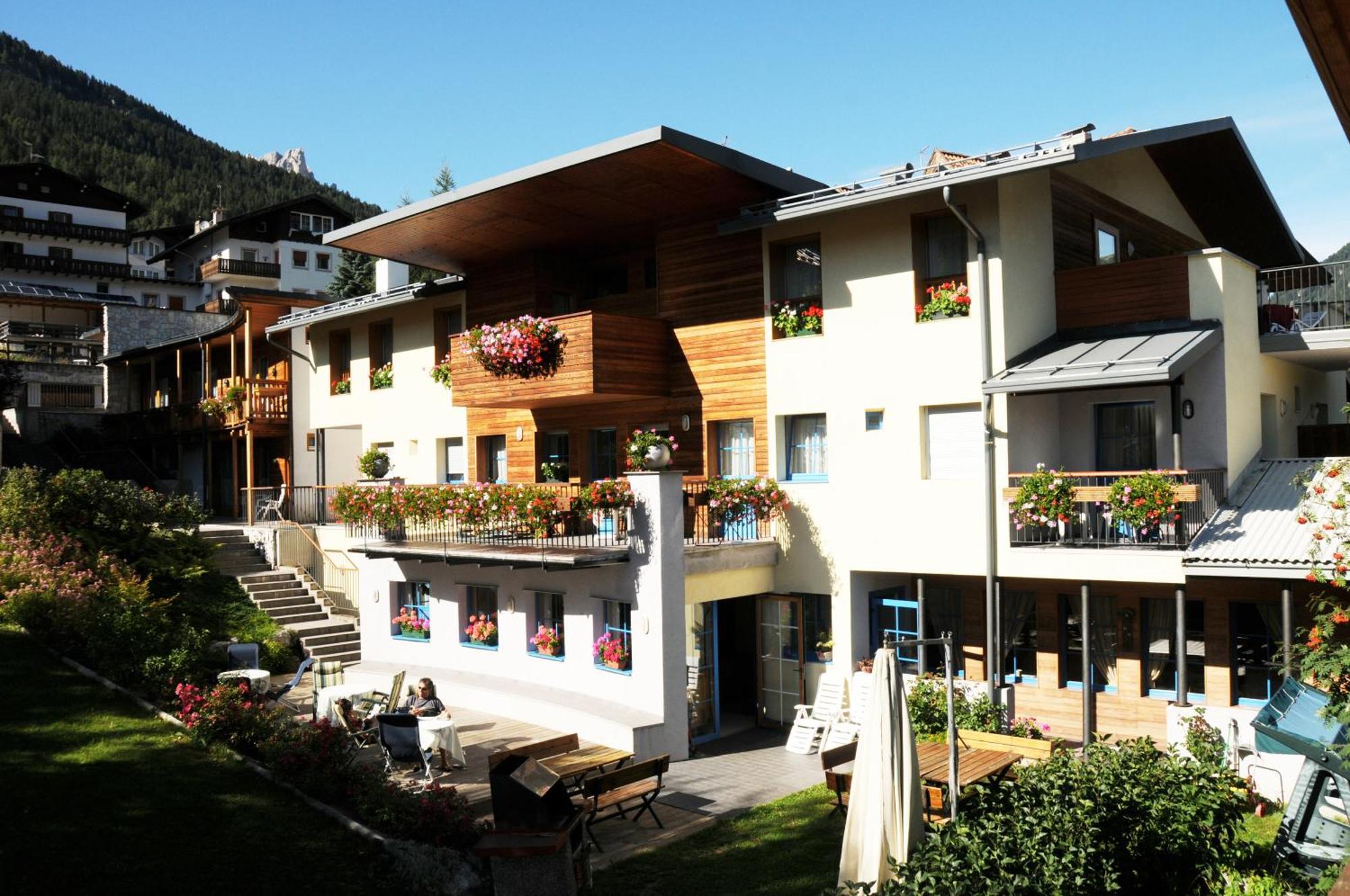 Garni Enrosadira Hotel Vigo di Fassa Exterior foto