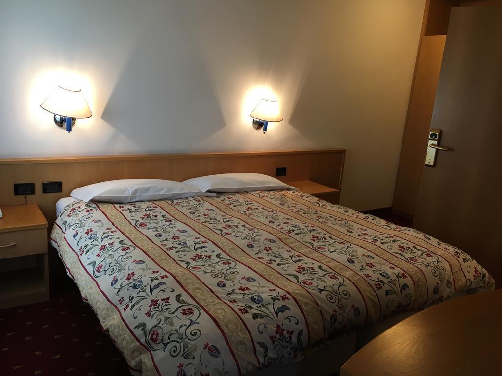 Garni Enrosadira Hotel Vigo di Fassa Exterior foto