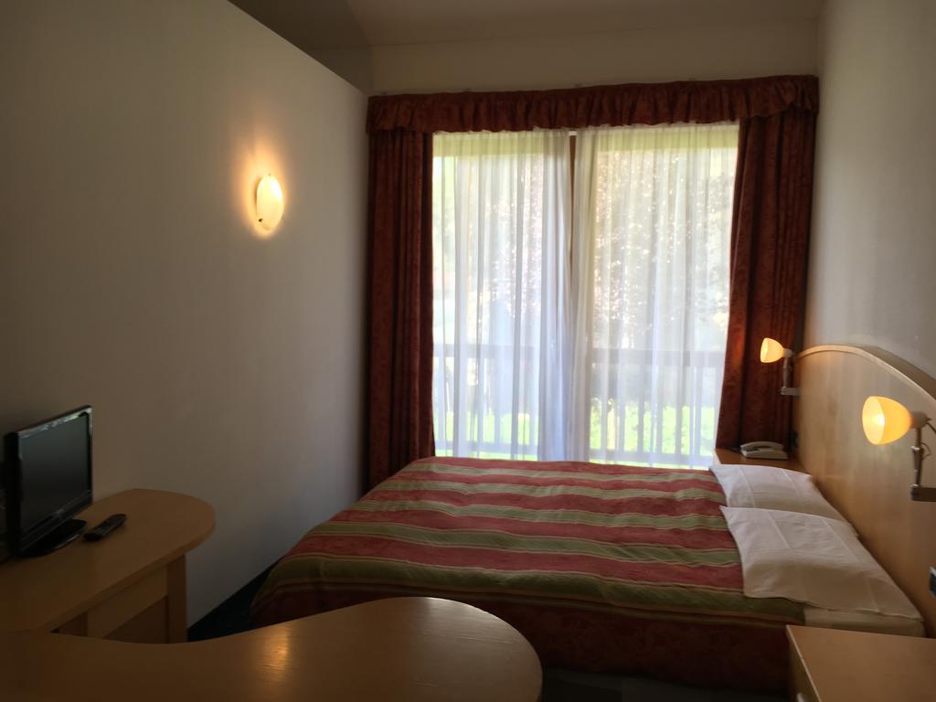Garni Enrosadira Hotel Vigo di Fassa Exterior foto